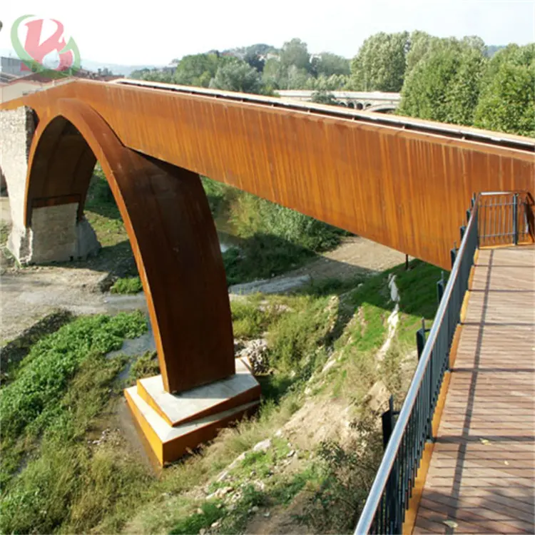 Ponte d'acciaio arrugginito decorativo all'aperto del ponte d'acciaio di corten della costruzione antica unica su misura del giardino per il paesaggio del giardino