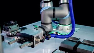 Schunk Gripper for Universal <strong>Robot</strong> Cobot UR20 Collaborative <strong>Robot</strong> Arm for CNC <strong>Loading</strong> and <strong>Unloading</strong> Picking <strong>Robot</strong>