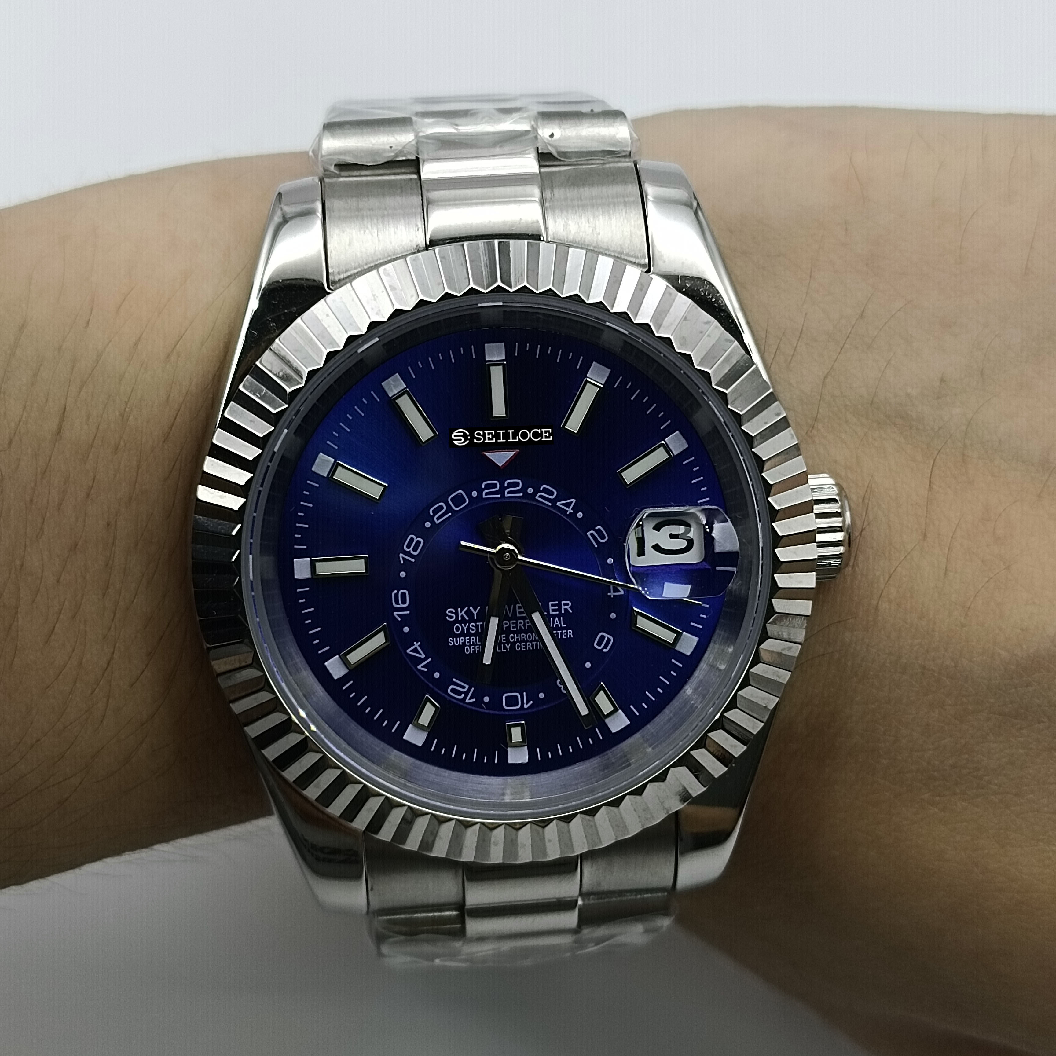 Caja plateada+esfera azul oscuro