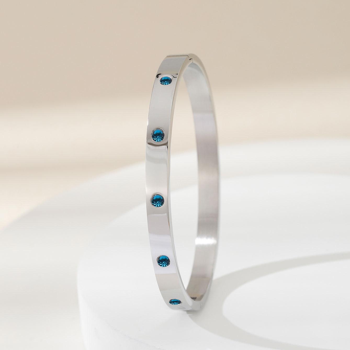 สีเขียวน้ำทะเล