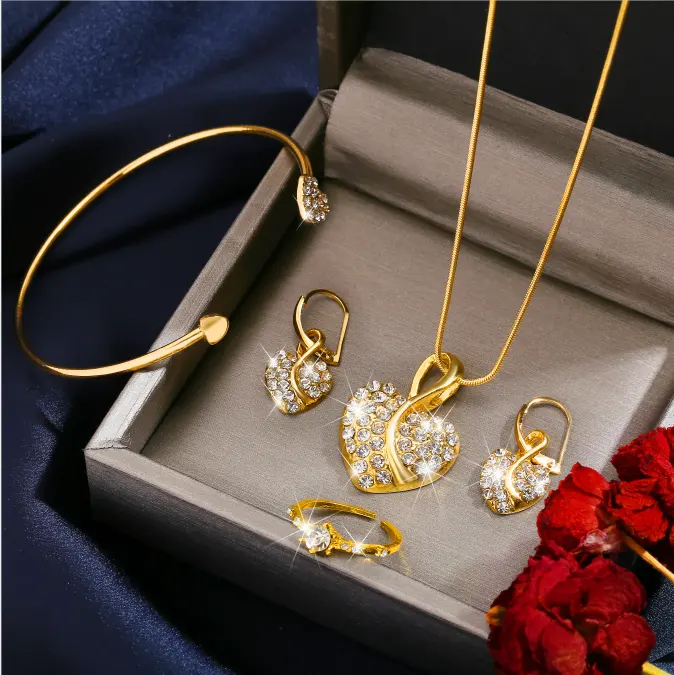 4 Buah Set Cincin Anting untuk Wanita, Perhiasan Pesta Set Kalung Liontin Berlian Hati Mewah