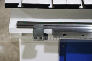Comprador quiere popular wei hong control mecanizado de materiales plásticos pe pvc acrílico cnc router con mesa de ranura en t - Product Image 2