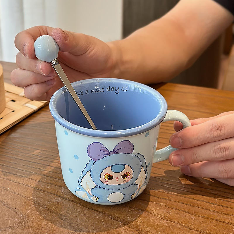 ช้อนสีฟ้า