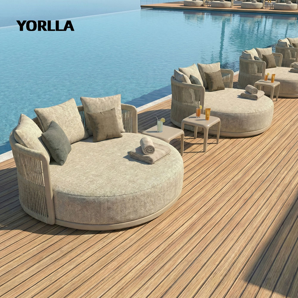 Round sunbed