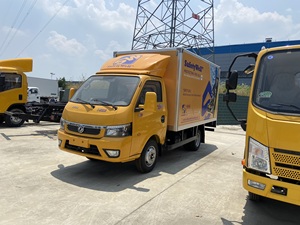 东风新款2吨柴油迷你箱式货车4x2左转向欧2排放标准待售