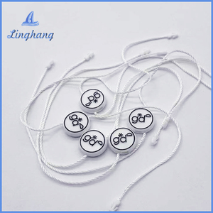 Etiqueta colgante personalizada cuerda poliéster producto cadena tela de lujo etiquetas sello cadena con logotipo en relieve sello de plástico etiqueta colgante cadena - Product Image 5