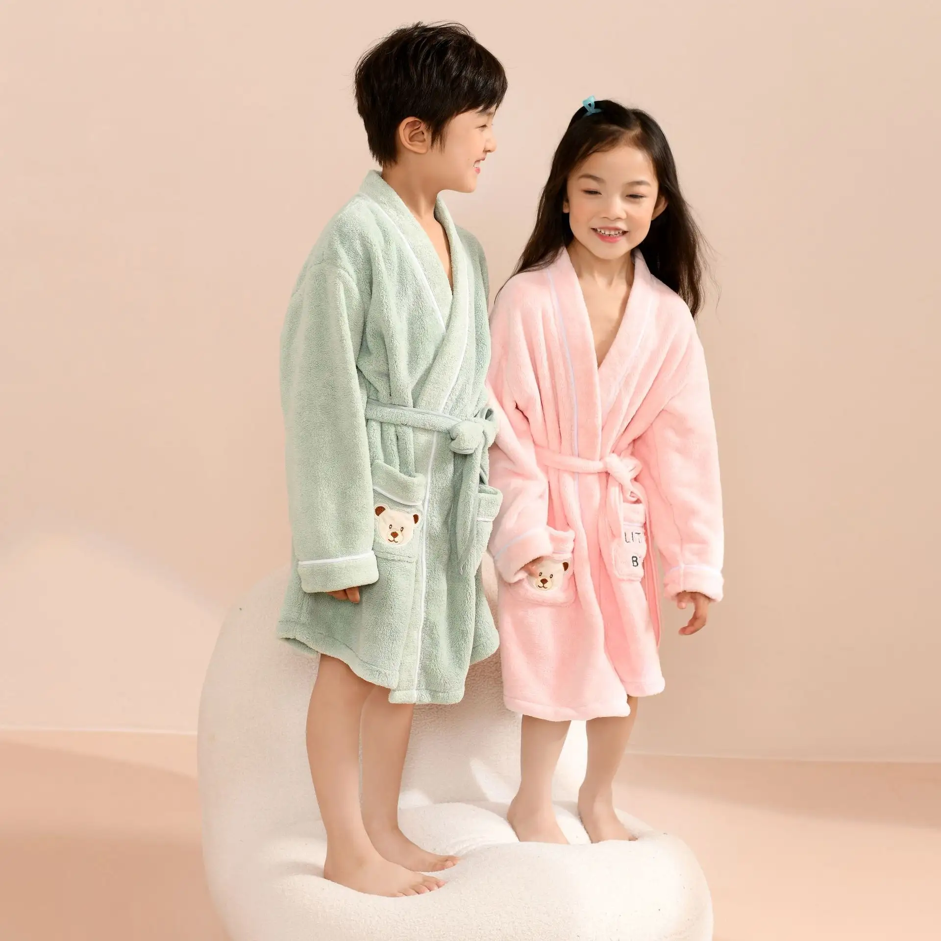 Albornoz con diseño de animal para niños, bata de baño rosa de lana esponjosa, de lujo, con logo personalizado, unisex