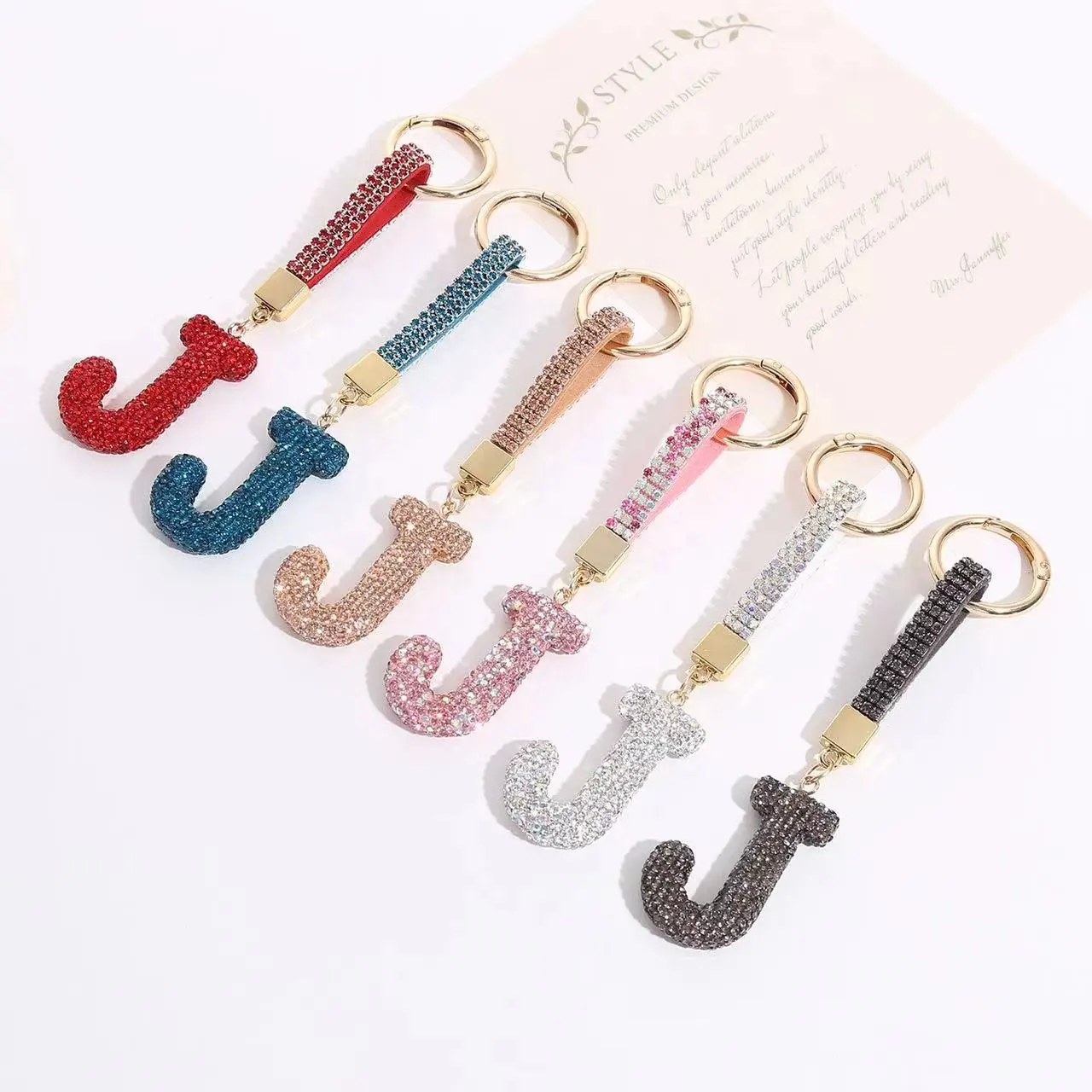 2024 Hot Selling Glitter Bling Crystal Rhinestone Alphabet Key Chains Customized Letter Coin Key chain Promotional Keychains
