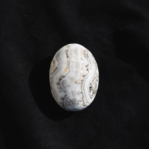 Wholesale Natural Gemstone Quartz Folk Crafts Crystals Healing Stones Dendritic Agate Tumble Crystal Quartz Palm Stone - Product Image 6