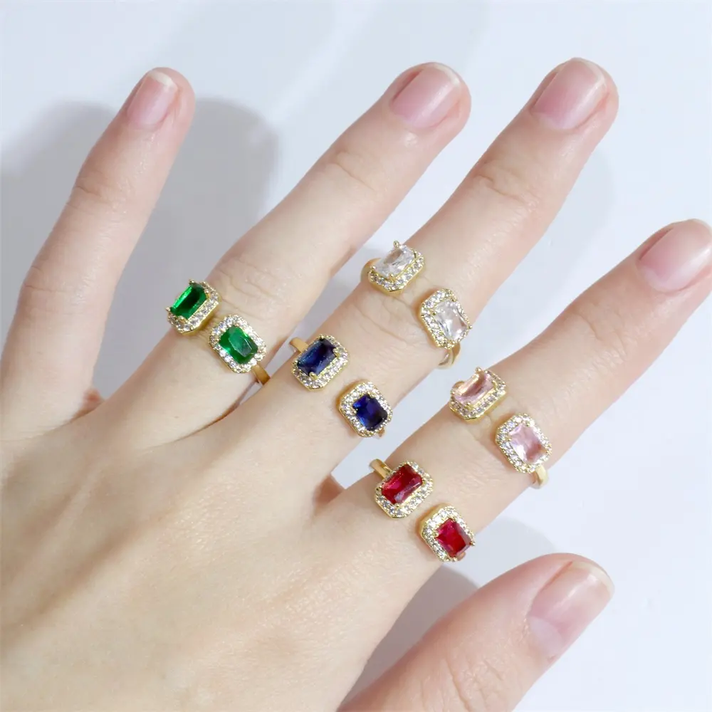 Cincin terbuka zirkon empat cakar hijau besar, cincin dapat disesuaikan berlapis emas tembaga modis untuk anak laki-laki dan perempuan