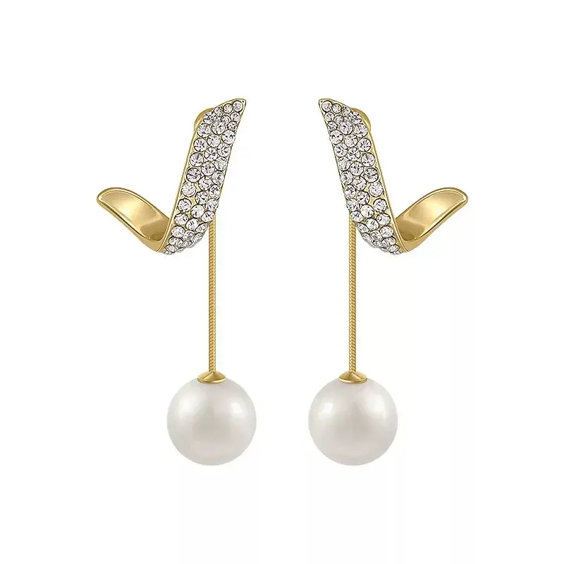 Pendientes colgantes de perlas chapados en oro con estilo a la moda para mujeres y niñas