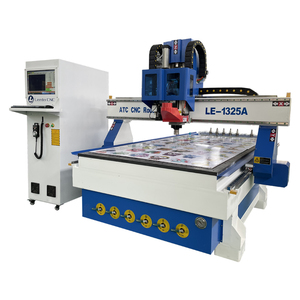 Máquina de corte de cuchillo oscilante de Control informático Leeder para corte de Panel de pared acústico de poliéster Uso de ranurado en V enrutador CNC - Product Image 3