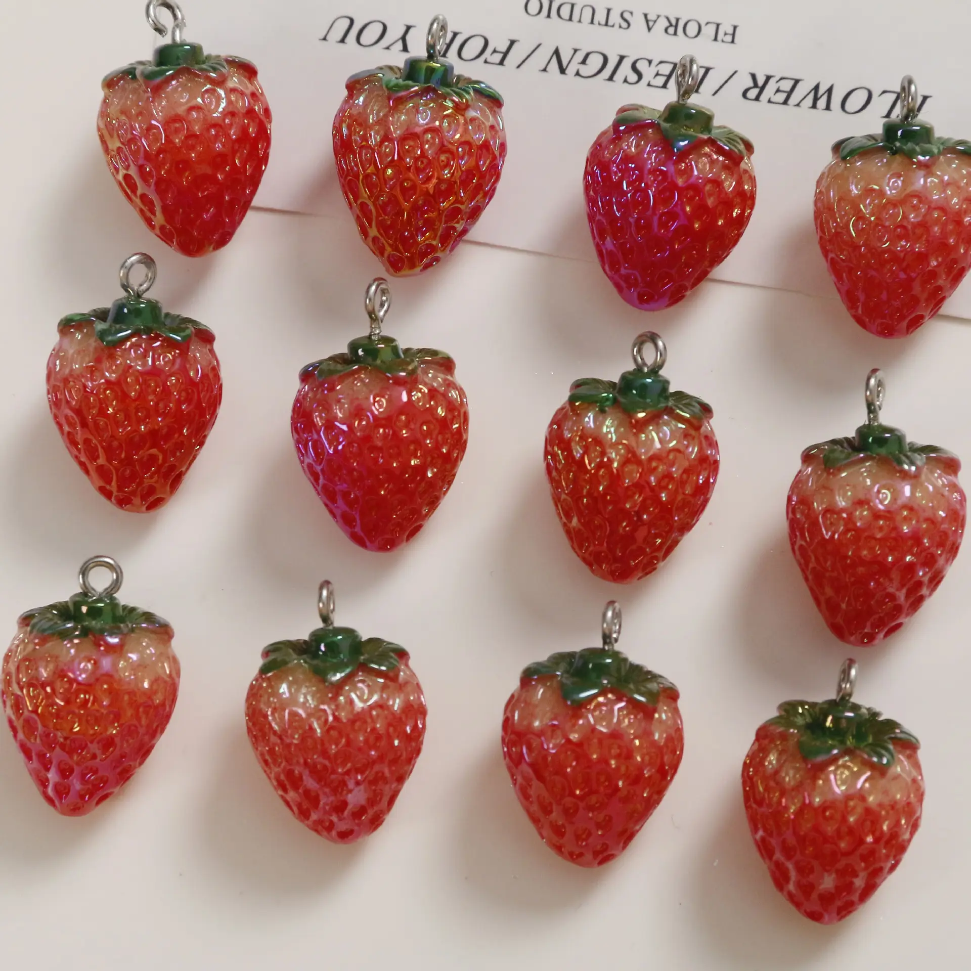 Offre Spéciale bricolage simulé fruits breloques femmes Chokers fabrication de bijoux accessoires mignon résine fraise breloques pour la fabrication de colliers