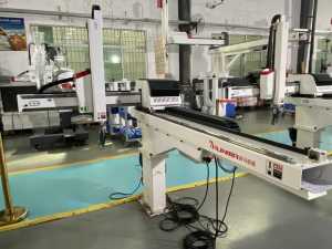 China Automation <strong>Brand</strong> Three Axis <strong>Robot</strong> Take Out <strong>Robot</strong> Plastic Product for Injection Molding Machine Pick and Place RQ900WS-S3 - Product Image 2