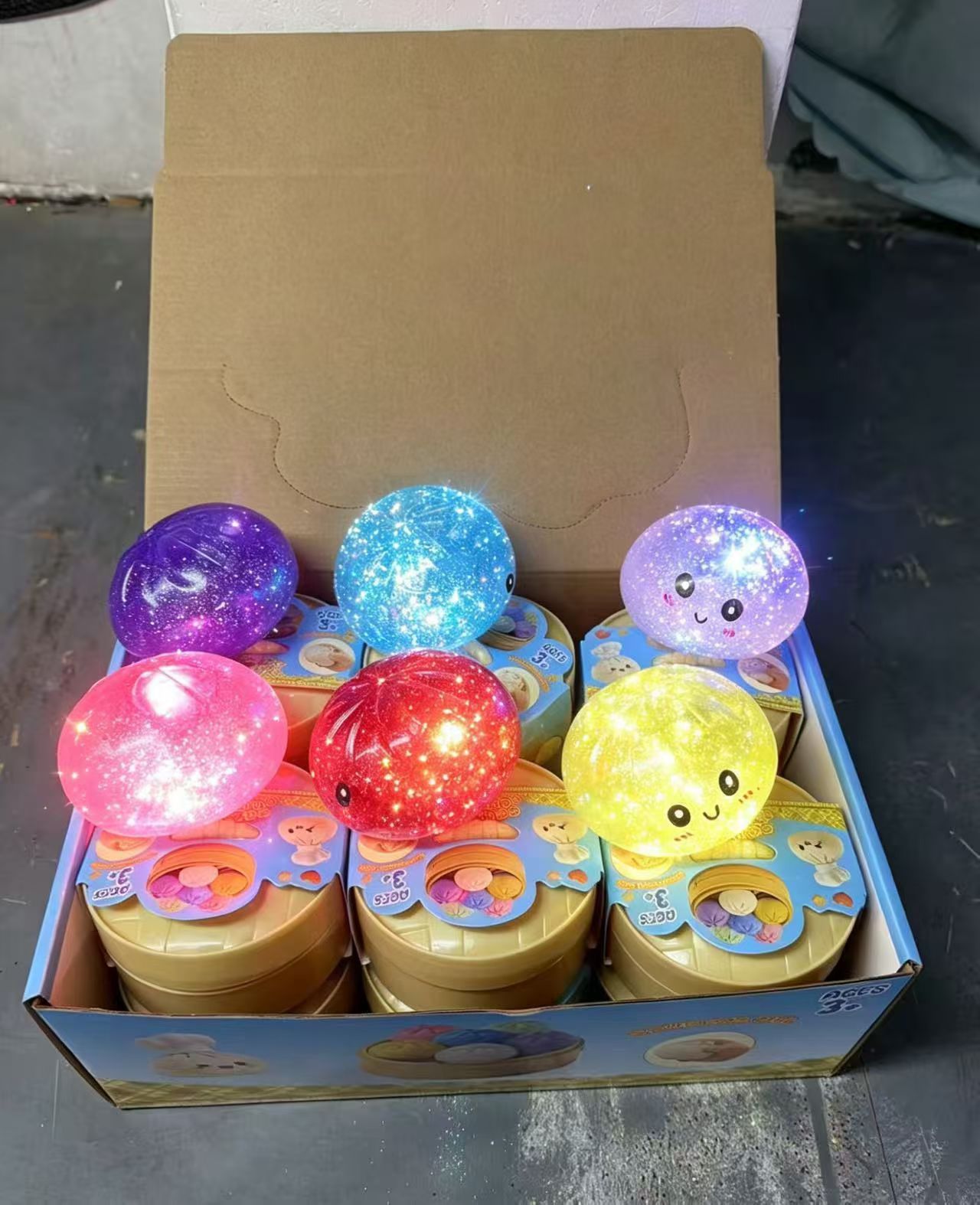 Chignons décorés de ruban scintillant de 8,5 cm - commande minimum de 144 par carton