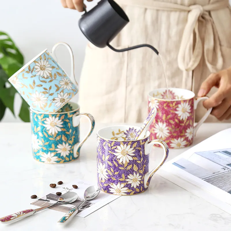 Set da tè in porcellana dipinta a mano giapponese di alta qualità tazza da caffè al latte tazza da tè tazza da Sake in ceramica