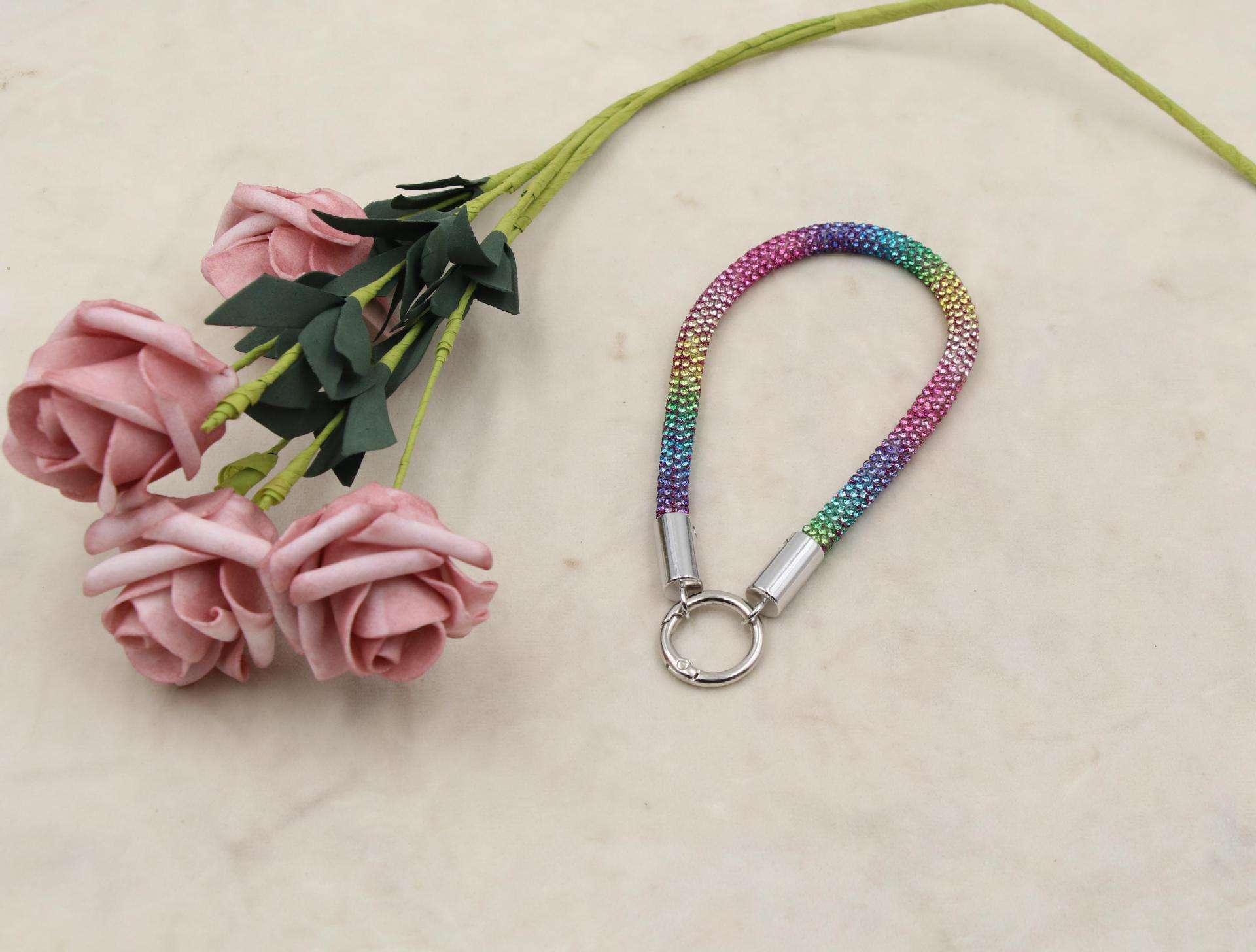 Porte-clés bracelet à strass colorés