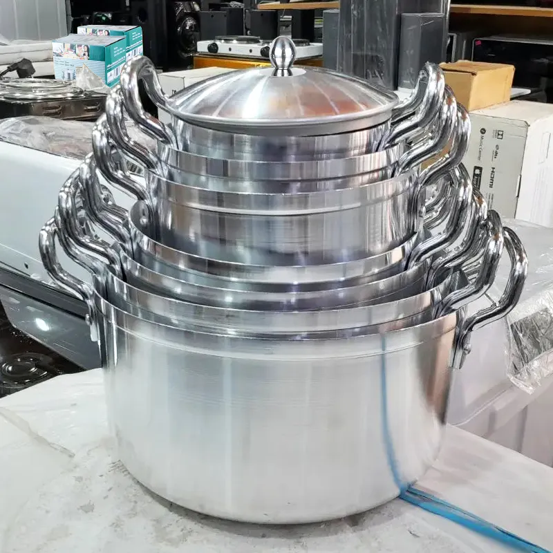 7個のキャセロールポットの卸売アルミニウム調理器具セットはアルミニウム径キャスト調理器具を厚くします