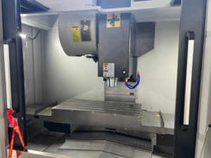 GSK CNC kontrol sistemi ile gelişmiş 5 eksenli işleme merkezi yüksek hızlı dikey CNC freze işlemleri BT40 mili konik - Product Image 4