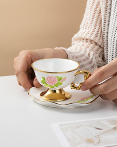 クリエイティブな手描きのエンボスセラミックコーヒーカップとソーサーセット - Product Image 6