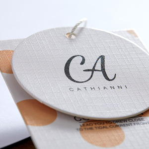 Etiquetas colgantes de logotipo propio con impresión personalizada barata para ropa Etiquetas colgantes compostables con cuerda - Product Image 6