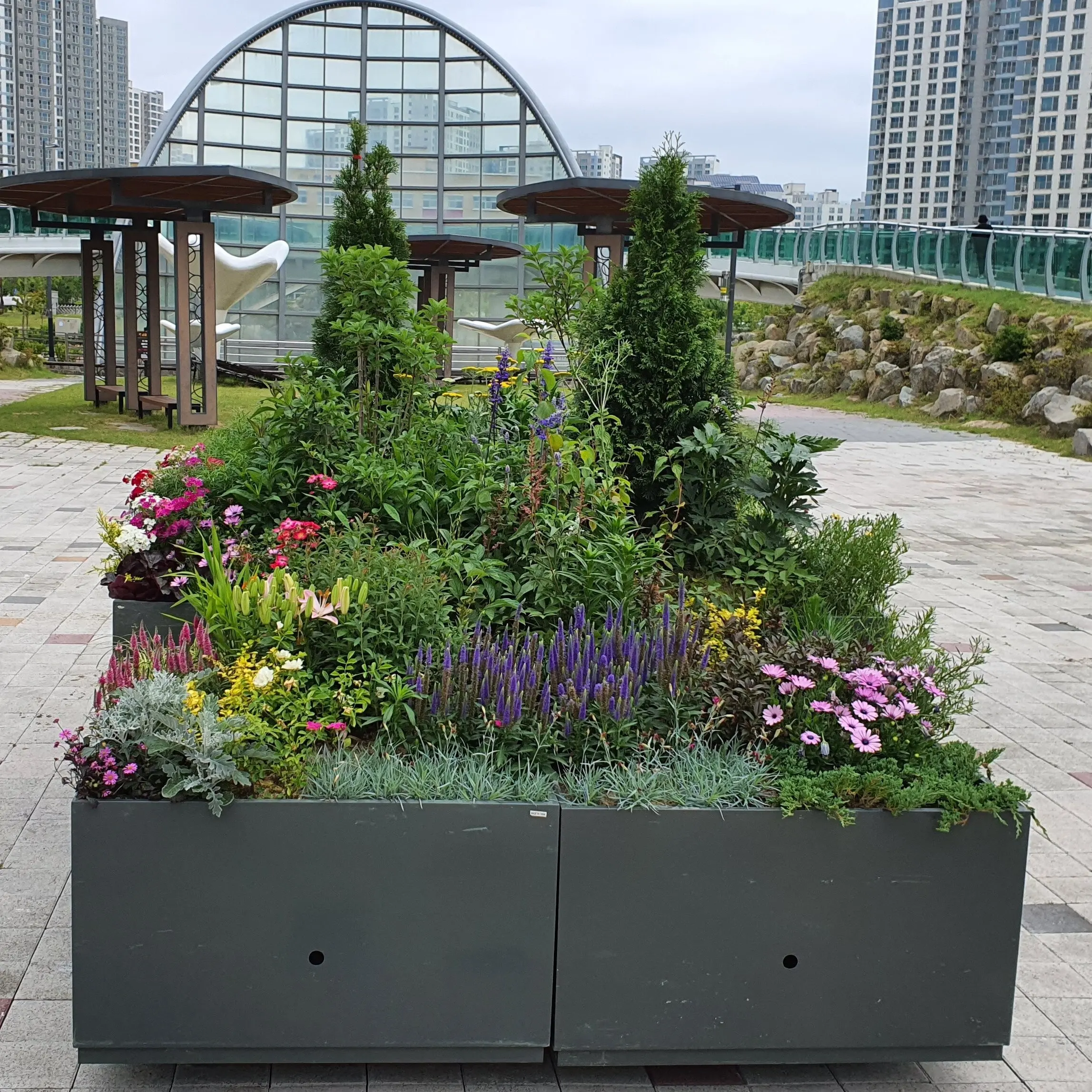 China fabricante estilo jardim ao ar livre com auto rega plantador caixa e dreno plantador e vaso