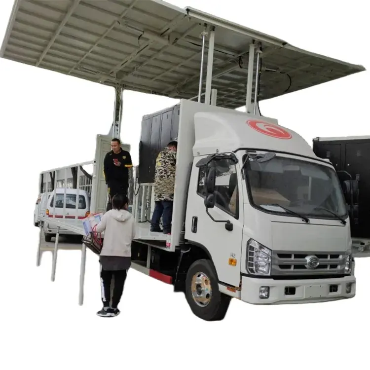Camion diesel Isuzu buona quantità 4*2 Mobile digitale performante stadio di flusso camion con attrezzature a LED in vendita