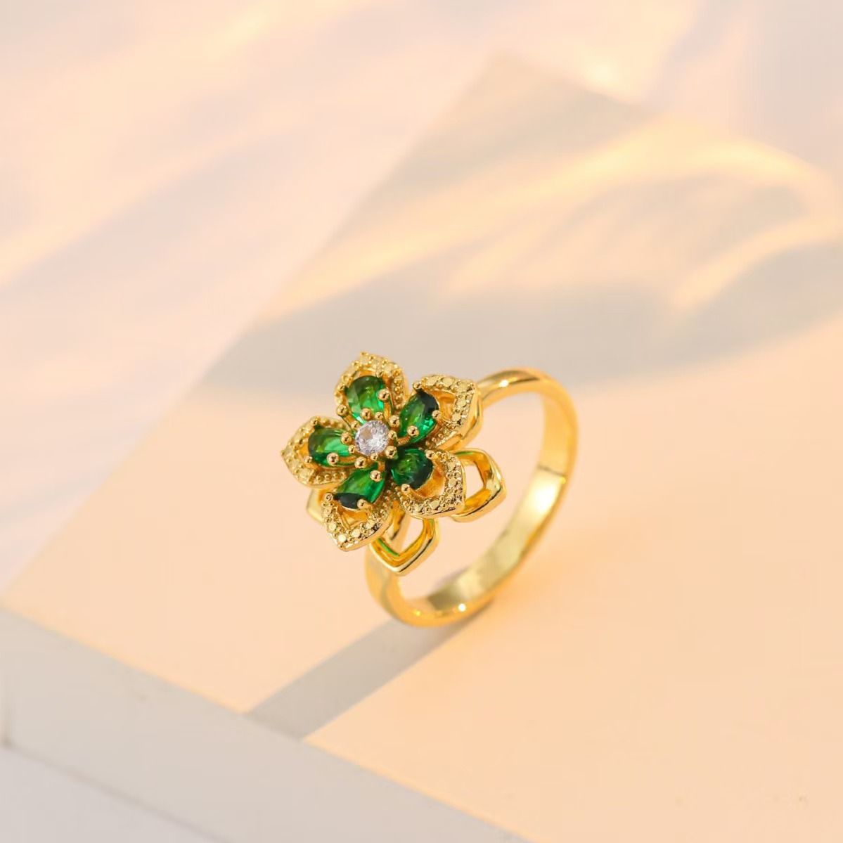 Ring, Emerald Green Spinning