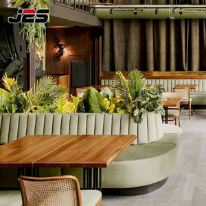 J2S Luxe Barmeubelset met gestoffeerde metalen barkrukken, hoge bartafels en cocktailzitplaatsen voor horeca-projecten - Product Image 5