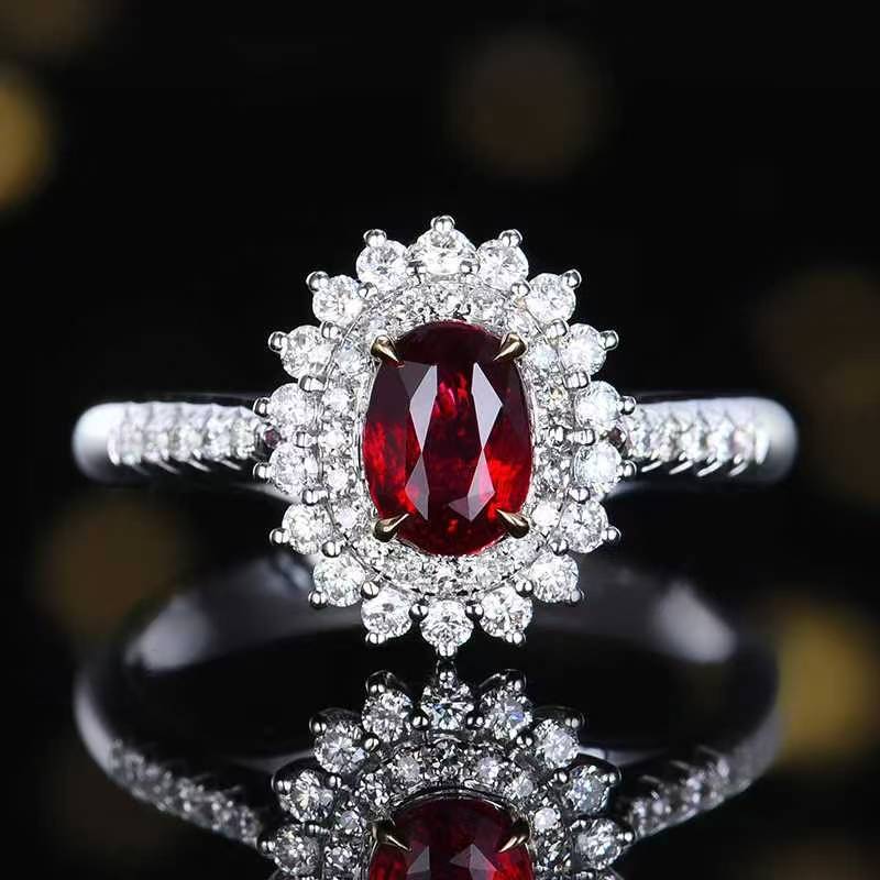 Anillo de diamantes con rubí natural