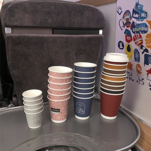 Taza de chupito biodegradable desechable personalizada Diseño moderno Vasos de plástico desechables Vaso de avión de papel barato para vaso de chupito de té