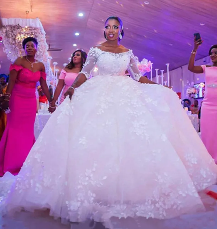 Afrikaanse 3D Bloemen Kant Rijk Wedding Gown Bruidsmeisje Jurk Kant Gezwollen Witte Tule Trouwjurk Voor Zwangere Vrouwen