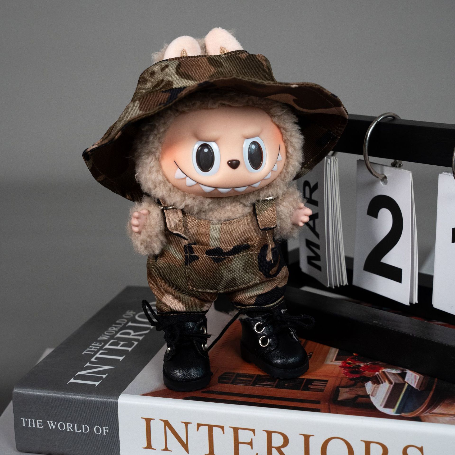 Brown camouflage suit + black leather shoes