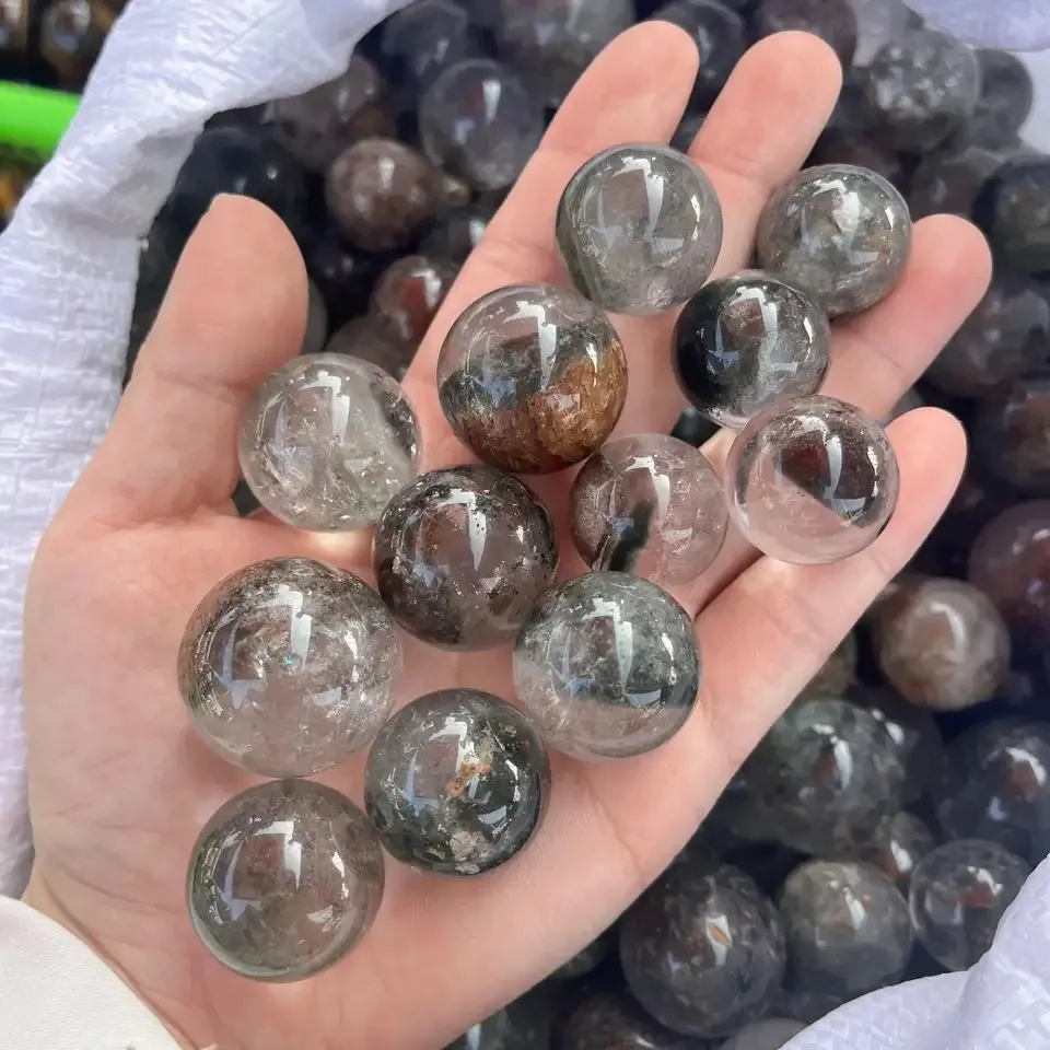 Atacado cristais naturais cura esferas fantasmas verdes quartzo jardim polido mini fantasma bola de cristal para decoração