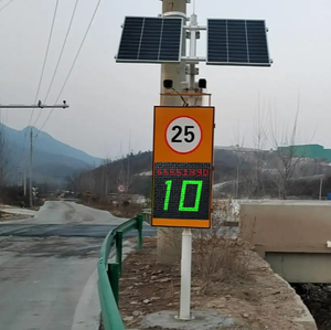 Dispositif de détection de capteur radar de vitesse de signalisation de trafic numérique à LED à énergie solaire portable - Product Image 1