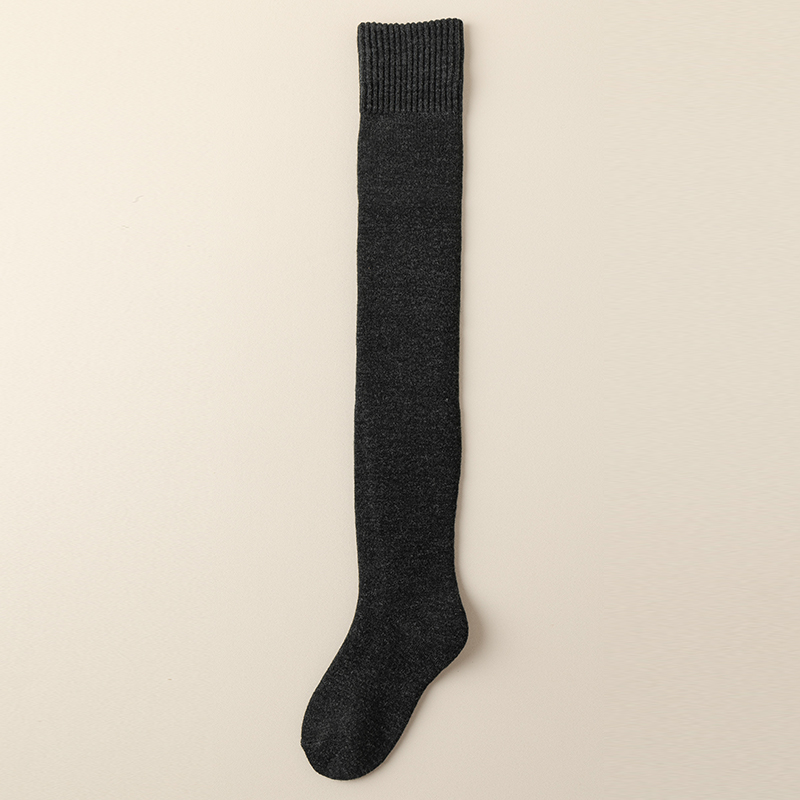 Gris oscuro