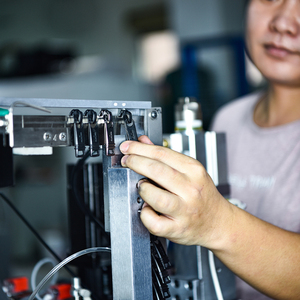 Factory Direct Wholesale <strong>Computer</strong> <strong>Numerical</strong> <strong>Control</strong> Automatic Cloth Rhinestone Glue Spray Applicator Machine - Product Image 4