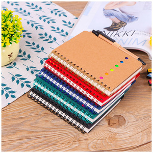 Cuaderno en espiral con cubierta de papel Kraft hilo de coser encuadernación portalápices notas adhesivas marcador de página pestañas de índice banderas para diario