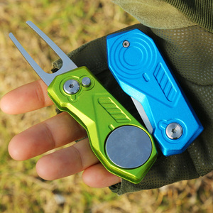 อุปกรณ์ซ่อมแท่นวางลูกกอล์ฟแบบเคลื่อนย้ายได้ด้ามจับอลูมิเนียมพับได้ส้อมสีเขียว - Product Image 6