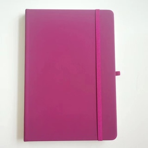 Bloc de notas y bolígrafo personalizados de alta calidad con logotipo estampado de diseño púrpura cuaderno de cuero PU A5 con banda elástica - Product Image 1