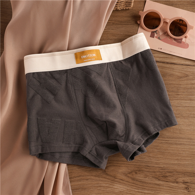 Gris foncé