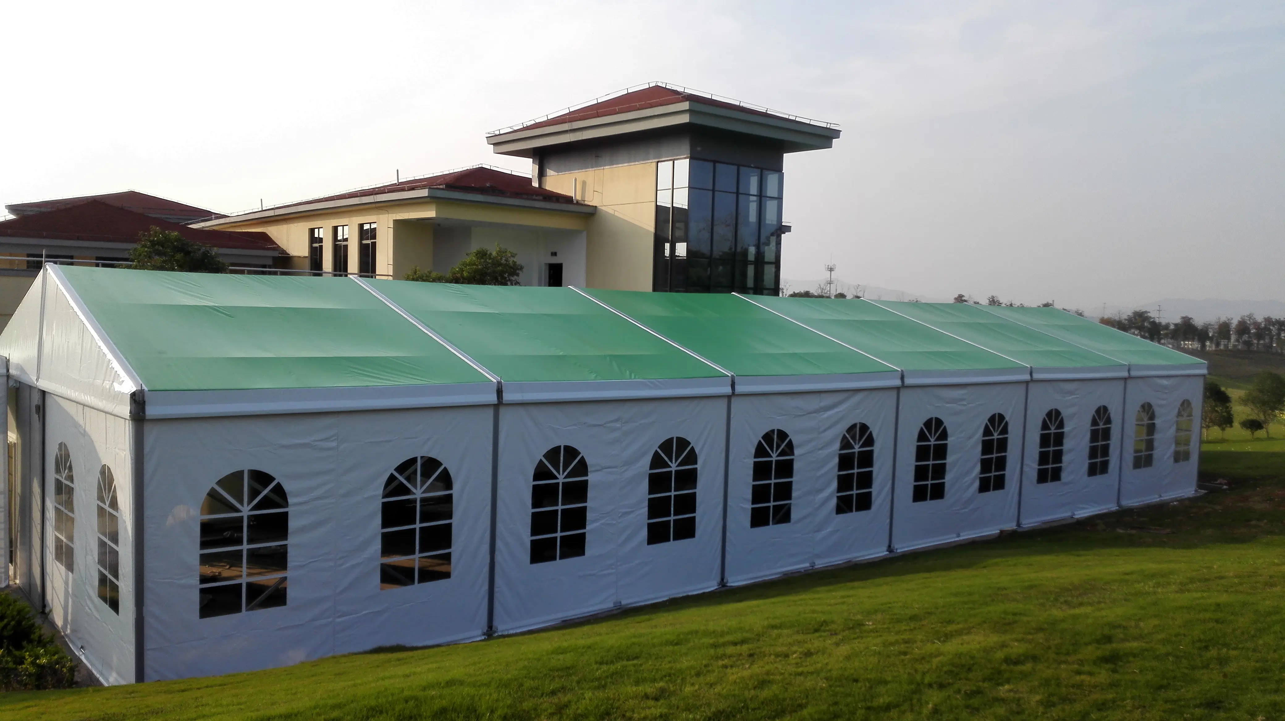 Lớn sang trọng Trắng PVC marquee lều trên bán minh bạch scraper Tarpaulin cho đám cưới và thương mại cho thấy ngoài trời sản phẩm lớn