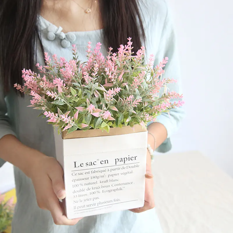 Zhuoou pas cher prix décoratif pièce maîtresse fleur lavande mariage fleur artificielle rangée plante en pot en plastique faux Bouquet décor