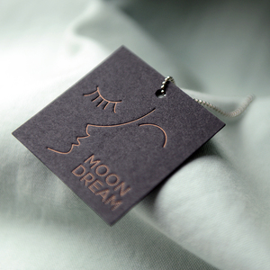 Venta al por mayor de etiquetas de papel de diseño personalizado con logotipo impreso para vaqueros etiquetas colgantes para ropa etiquetas para reciclar papel Kraft etiquetas colgantes con cuerda - Product Image 6