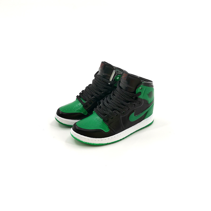 9. Prohibido el uso de negro y verde.