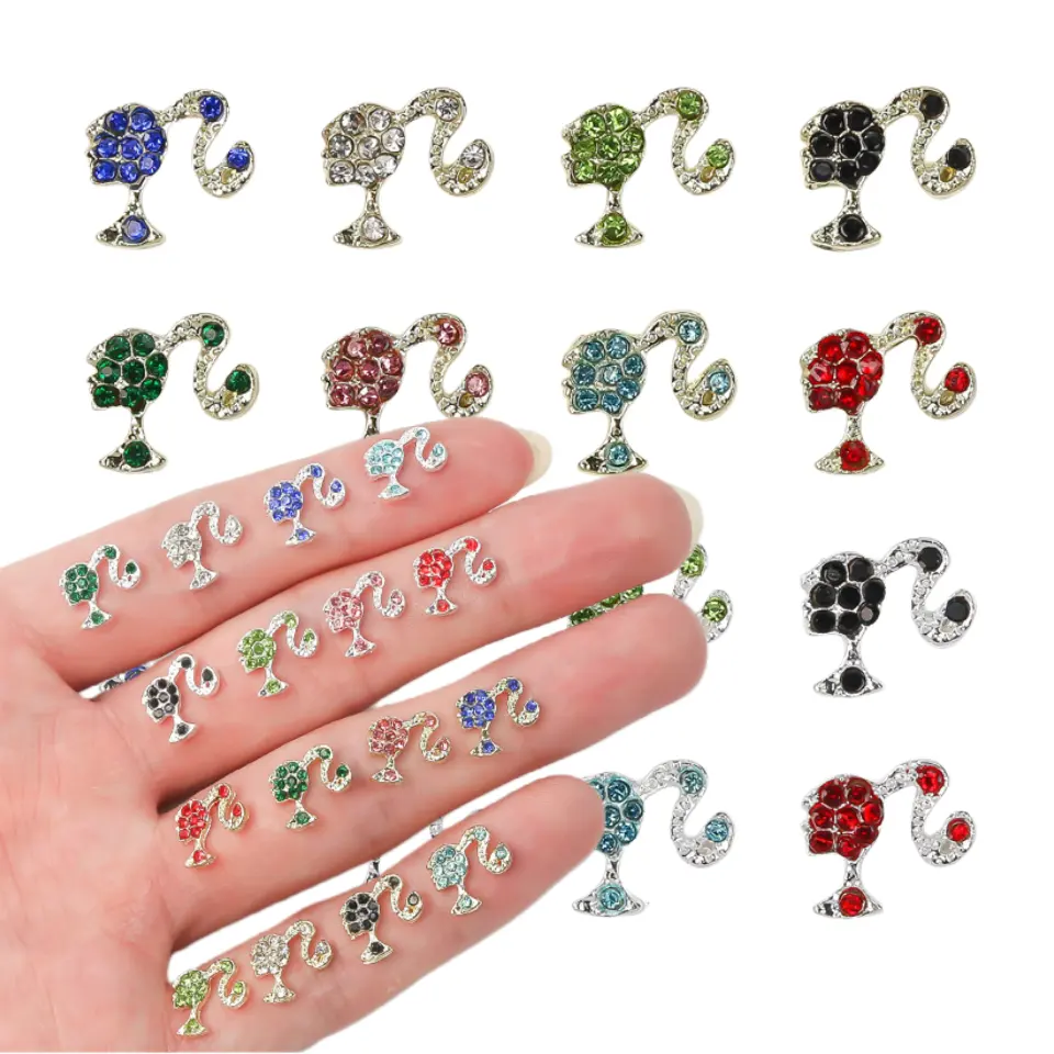 Vente en gros de breloques pour ongles Beauty Girl Head Manucure Art 3D Accessoires Kawaii Alliage de strass Nail Art Décoration