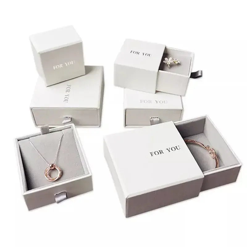 Kotak perhiasan kotak kertas cincin kemasan perjalanan perhiasan magnetik putih beludru hadiah mewah Organizer Logo kustom kualitas tinggi
