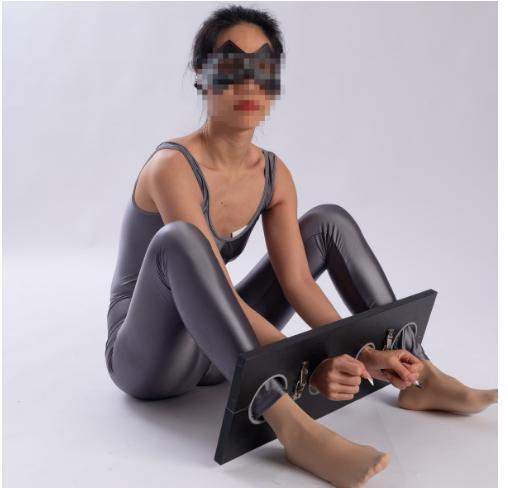 Manilles en bois noir pour les mains et les pieds