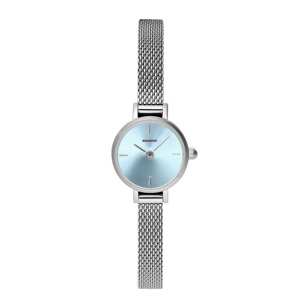 petite montre argentée avec bleue