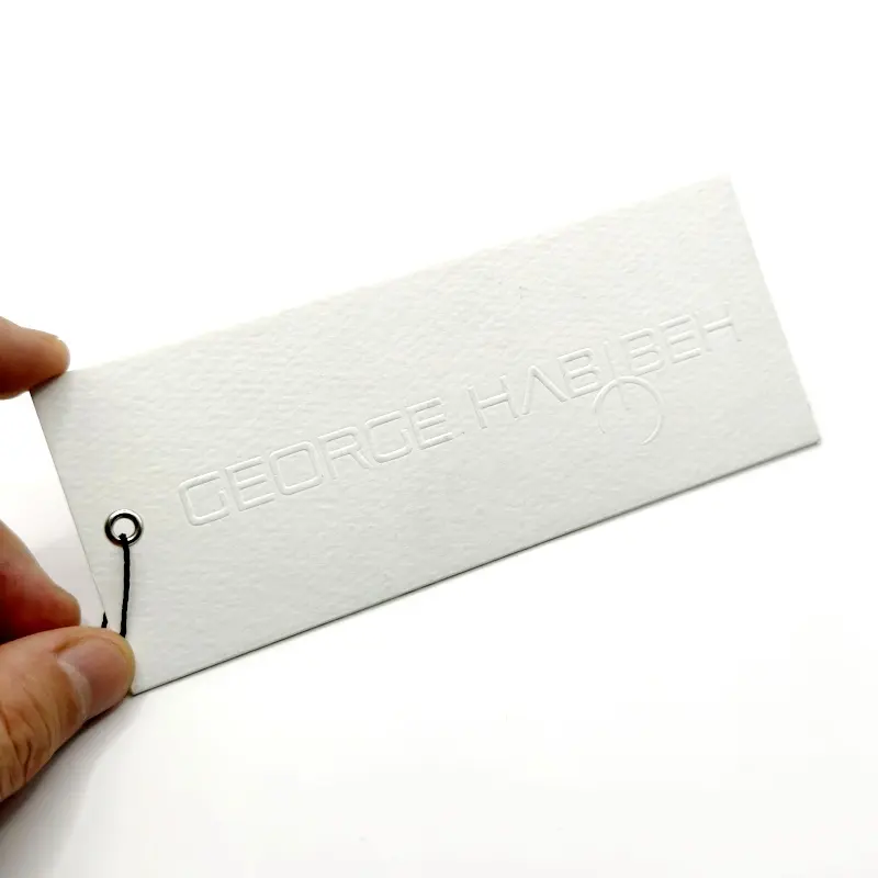 Label gantung kertas timbul sederhana kustom label gantung putih tebal dengan label pakaian cetak logo sendiri harga murah dengan desain gratis